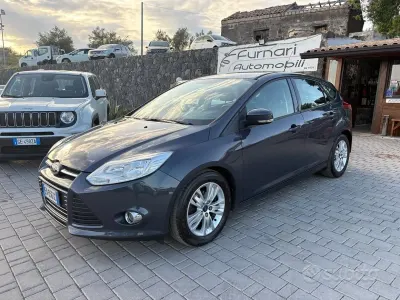 Begagnad Ford Focus Titanium 116 HK (85 kW) 2013 Grå Sedan