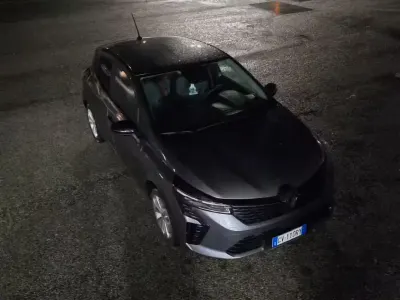 Usata Renault Clio V 101 CV (74 kW) 2024 Grigio Berlina