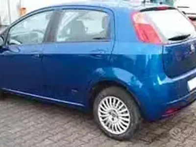 Usata Fiat Grande Punto 77 CV (56 kW) 2009 Bluazzurro Utilitaria
