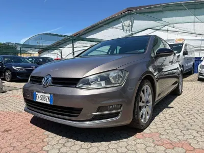 Usata VW Golf VII Highline 105 CV (77 kW) 2013 Beige Berlina