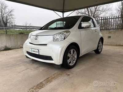 Usata Toyota iQ Lounge 68 CV (50 kW) 2009 Bianco Utilitaria