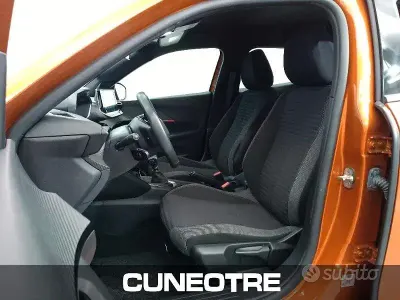 Usata Peugeot 2008 Active 101 CV (74 kW) 2023 Arancione SUV