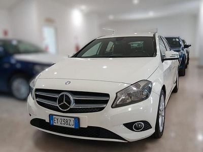 Usata Mercedes A180 Premium 108 CV (79 kW) 2015 Bianco Berlina