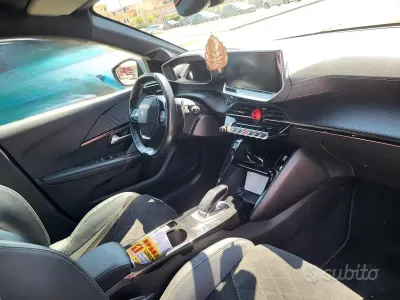 Usata Peugeot 208 GT 131 CV (96 kW) 2022 Rosso Utilitaria