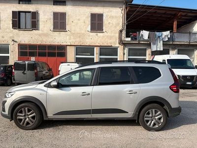 Usata Dacia Jogger Essentiel 101 CV (74 kW) 2023 Grigio Monovolume