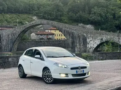 Usata Fiat Bravo Easy 120 CV (88 kW) 2012 Utilitaria