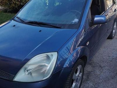 Usata Ford Fiesta Ghia 75 CV (55 kW) 2005 Blu/azzurro Utilitaria