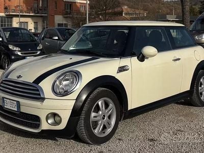 Usata Mini Cooper D 108 CV (79 kW) 2010 Bianco Utilitaria
