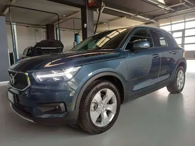 Usata Volvo XC40 Momentum 150 CV (110 kW) 2020 Blu/azzurro SUV
