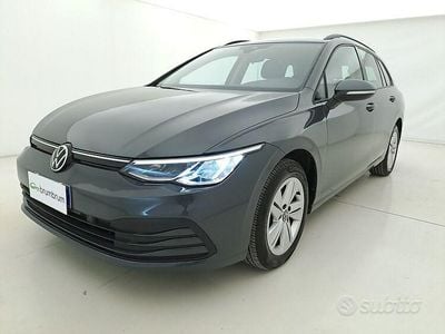 Usata VW Golf VIII Life 116 CV (85 kW) 2021 Grigio Station wagon