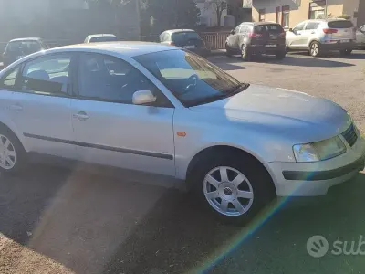 Usata VW Passat 90 CV (66 kW) 1998 Grigio Berlina