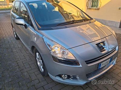 Usata Peugeot 5008 112 CV (82 kW) 2012 Grigio Monovolume
