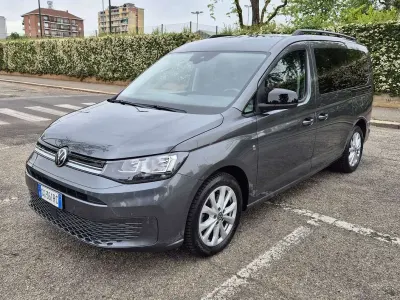 Usata VW Caddy Maxi Life Life 122 CV (89 kW) 2021 Grigio Monovolume
