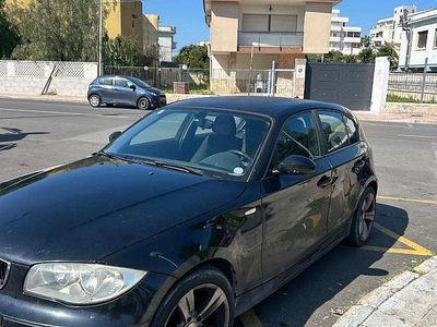 Usata BMW 118 122 CV (89 kW) 2005 Nero Utilitaria