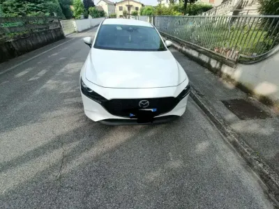 Begagnad Mazda 3 Evolve 116 HK (85 kW) 2019 Vit Sedan