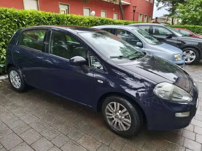 Usata Fiat Punto Lounge 75 CV (55 kW) 2013 Blu/azzurro Utilitaria