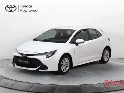 Second-hand Toyota Corolla Active 140 CP (102 kW) 2023 Alb Berlinǎ