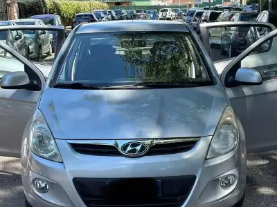 Usata Hyundai i20 85 CV (62 kW) 2012 Grigio Utilitaria