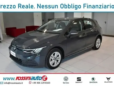 Usata VW Golf VIII Life 131 CV (96 kW) 2023 Grigio Berlina