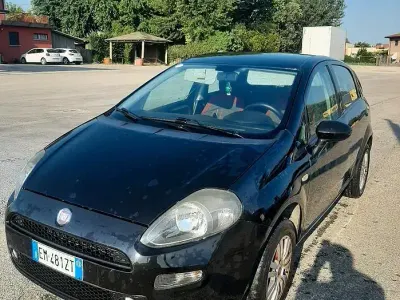 Usata Fiat Grande Punto 77 CV (56 kW) 2012 Nero Utilitaria