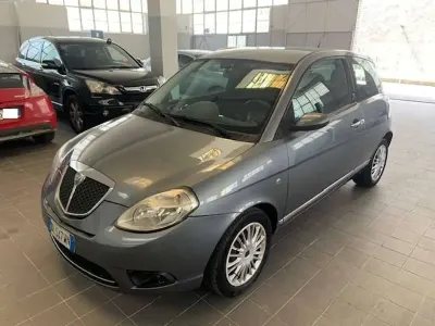 Usata Lancia Ypsilon 60 CV (44 kW) 2007 Grigio Utilitaria