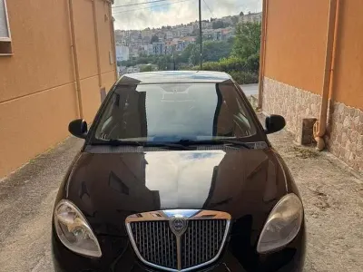 Usata Lancia Ypsilon 77 CV (56 kW) 2010 Nero Utilitaria