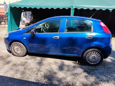 Begagnad Fiat Punto 77 HK (56 kW) 2007 Blå Halvkombi