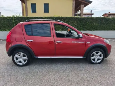 Usata Dacia Sandero Stepway 86 CV (63 kW) 2011 Rosso Berlina