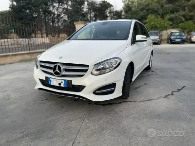 Usata Mercedes B180 109 CV (80 kW) 2016 Bianco Utilitaria