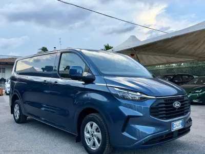 Usata Ford Transit Custom Titanium 150 CV (110 kW) 2024 Blu/azzurro Furgone