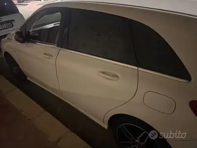 Begagnad Mercedes B200