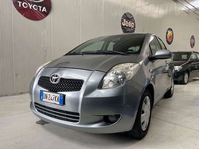 Usata Toyota Yaris 87 CV (63 kW) 2009 Grigio Utilitaria