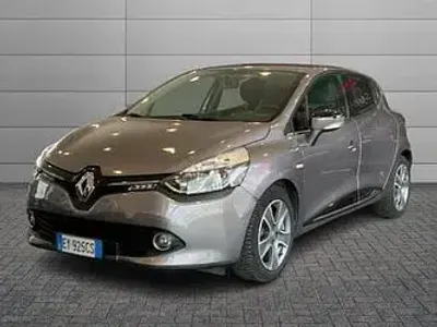 Käytetty Renault Clio IV 73 HP (53 kW) 2015 Harmaa Viistoperä