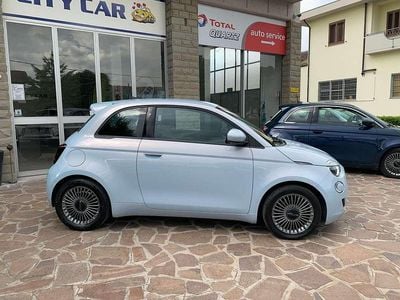 Usata Fiat 500e Icon 42 kW (58 CV) 2021 Celestial blue met. Utilitaria