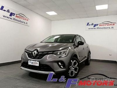Usata Renault Captur Techno 101 CV (74 kW) 2023 Grigio SUV
