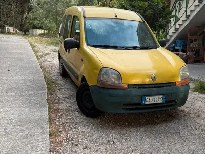 Usata Renault Kangoo 80 CV (58 kW) 2002 Giallo Monovolume