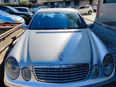 Usata Mercedes E220 136 CV (100 kW) 2003 Grigio Berlina