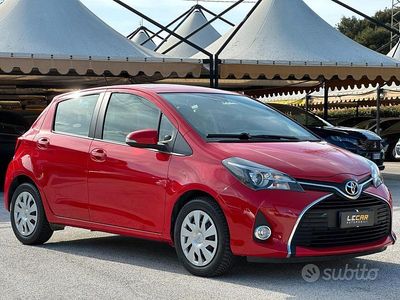 Usata Toyota Yaris Active 89 CV (65 kW) 2014 Rosso Utilitaria