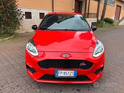 Begagnad Ford Fiesta ST-Line 85 HK (62 kW) 2018 Röd Halvkombi