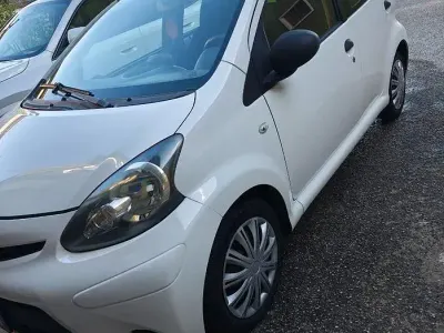 Usata Toyota Aygo Connect Style 68 CV (50 kW) 2013 Bianco Utilitaria