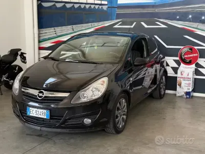 Usata Opel Corsa 85 CV (62 kW) 2010 Nero Utilitaria