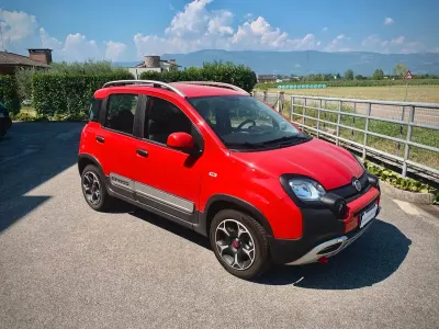 Usata Fiat Panda Cross Cross 69 CV (50 kW) 2022 Rosso Utilitaria