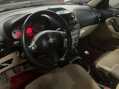 Usata Alfa Romeo 147 120 CV (88 kW) 2008 Rosso Utilitaria