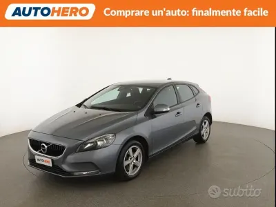 Usata Volvo V40 120 CV (88 kW) 2017 Grigio Berlina