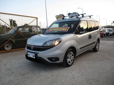 Usata Fiat Doblò Lounge 119 CV (87 kW) 2021 Grigio Monovolume
