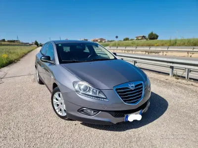 Usata Lancia Delta Gold 120 CV (88 kW) 2013 Grigio Utilitaria