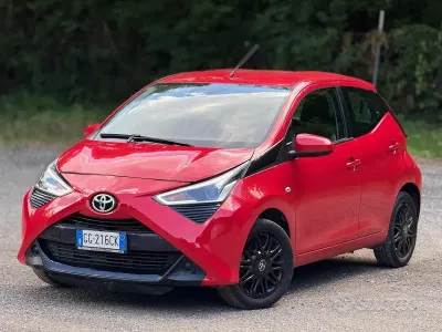 Usata Toyota Aygo Connect Style 72 CV (52 kW) 2021 Rosso Utilitaria