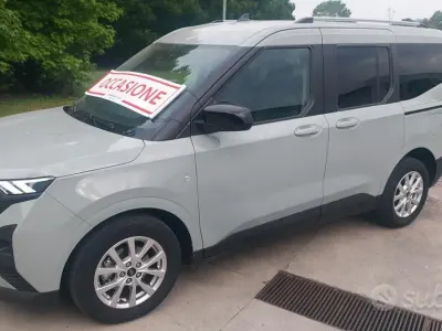 Usata Ford Tourneo Courier Titanium 125 CV (91 kW) 2025 Grigio Monovolume