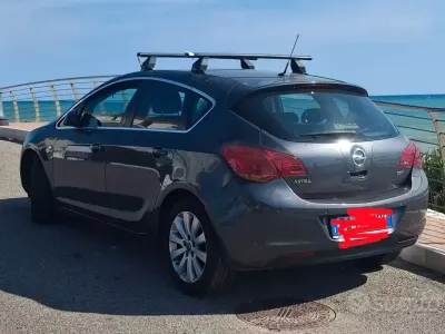 Usata Opel Astra 95 CV (69 kW) 2010 Grigio Berlina