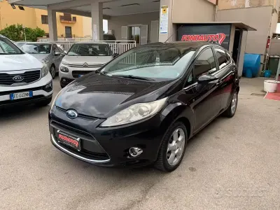 Usata Ford Fiesta Titanium 82 CV (60 kW) 2010 Nero Berlina
